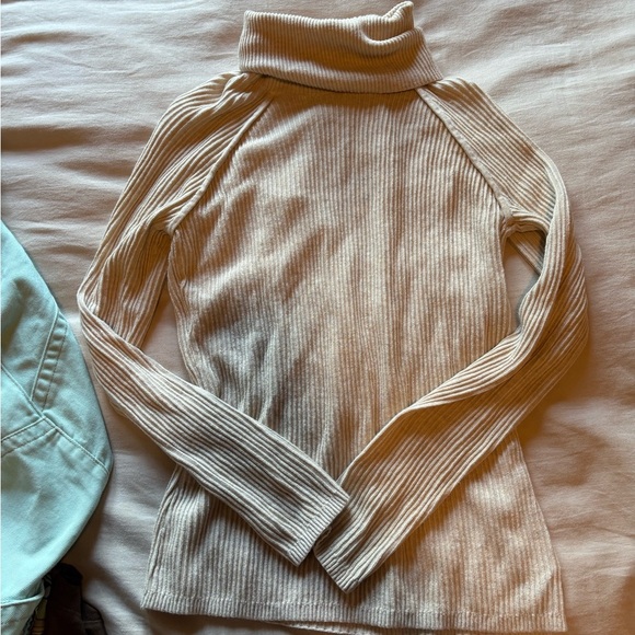 Abercrombie & Fitch Cream Cowl Neck Sweater - Picture 2 of 4